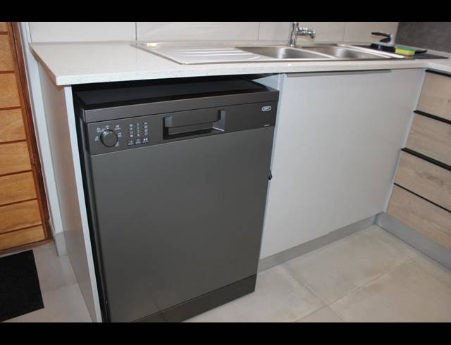 2 BEDROOM APARTMENT TO LET IN GEORGE CENTRAL